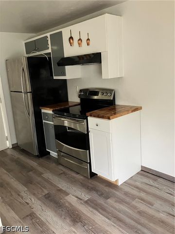 1712 Pacific AVE 1714, North Fort Myers, FL 33903