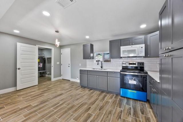 3031 Sunnydale Drive, Houston, TX 77051