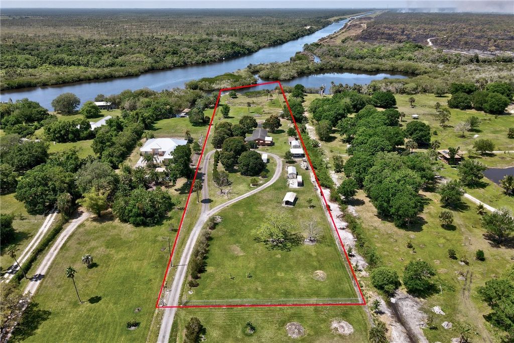 9556 Fleming Grant Road, Micco, FL 32976
