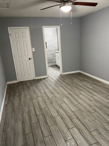 5702 Westover Street, Houston, TX 77033