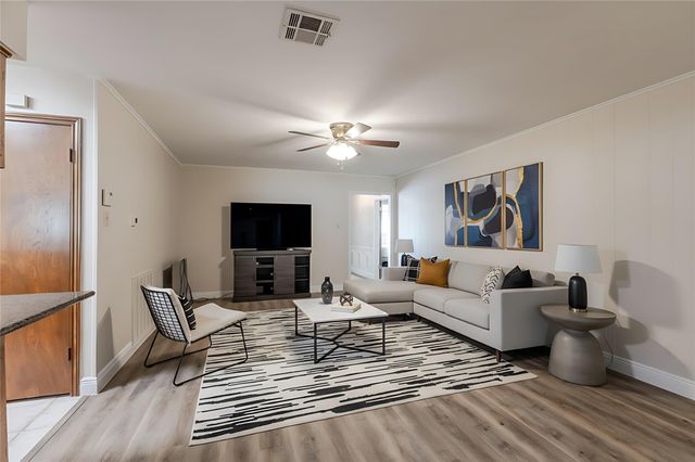 402 Fintona Way, Houston, TX 77015