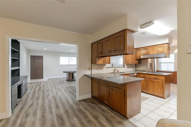 402 Fintona Way, Houston, TX 77015