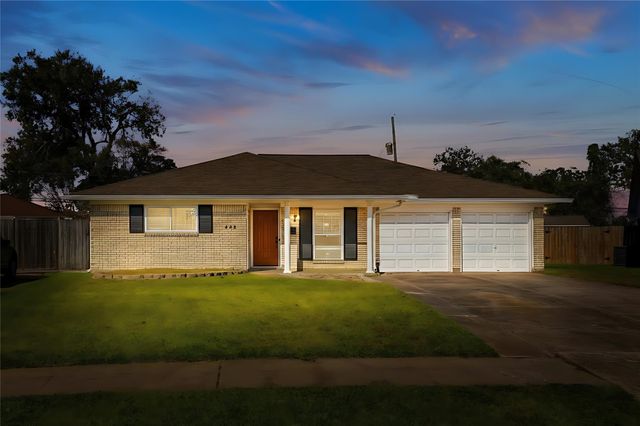 402 Fintona Way, Houston, TX 77015