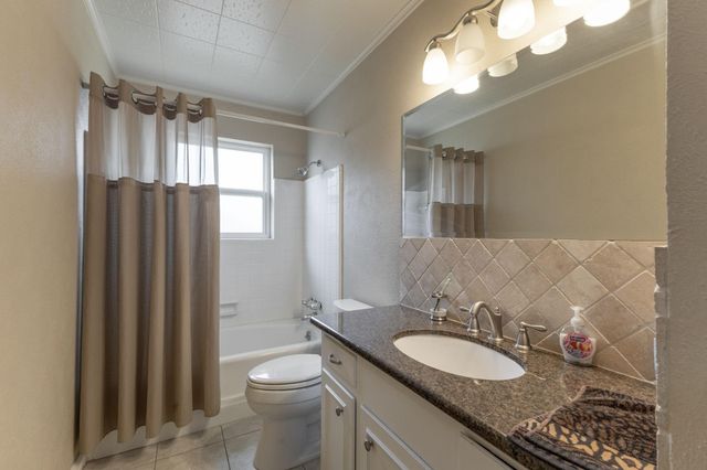 402 Fintona Way, Houston, TX 77015