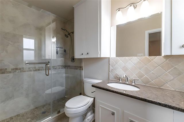 402 Fintona Way, Houston, TX 77015