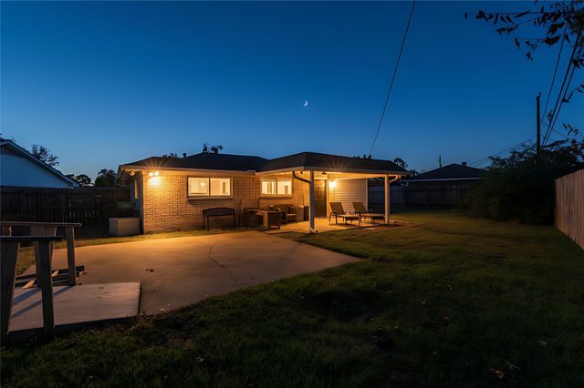 402 Fintona Way, Houston, TX 77015