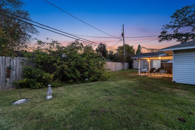 402 Fintona Way, Houston, TX 77015