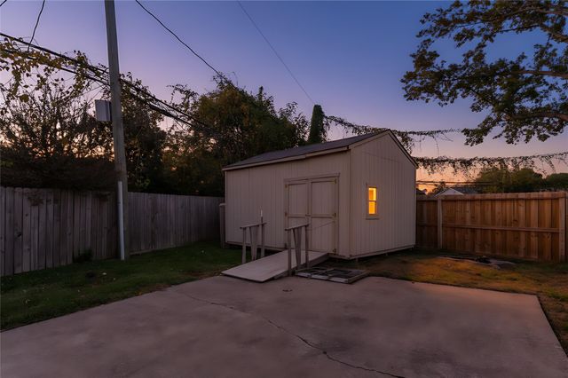 402 Fintona Way, Houston, TX 77015