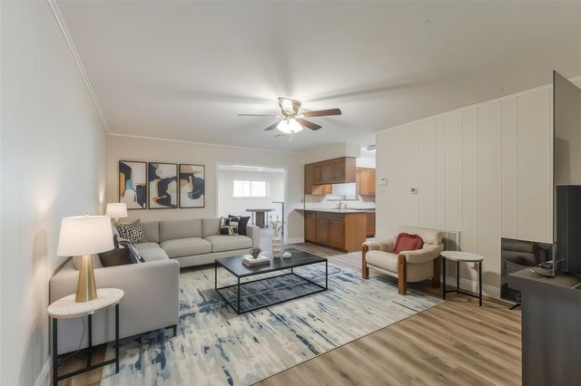 402 Fintona Way, Houston, TX 77015