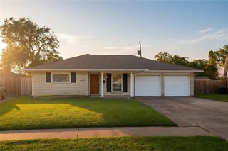 402 Fintona Way, Houston, TX 77015