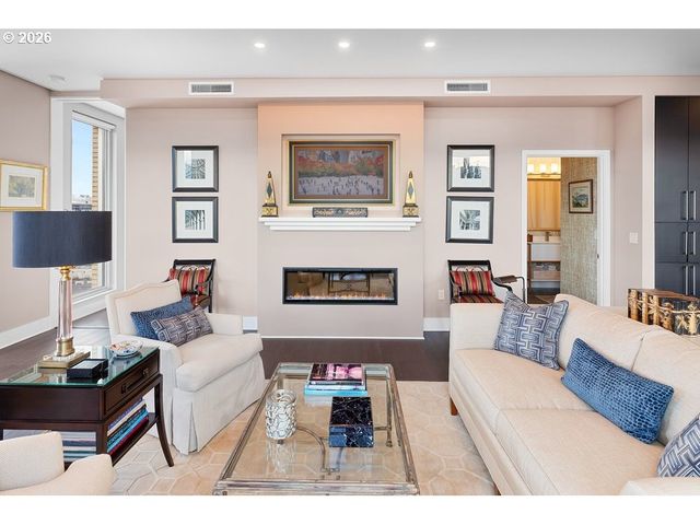 937 Nw GLISAN St 1431, Portland, OR 97209