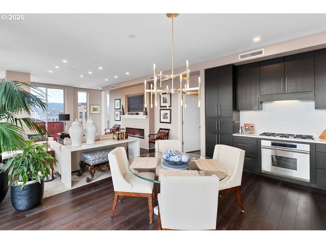 937 Nw GLISAN St 1431, Portland, OR 97209