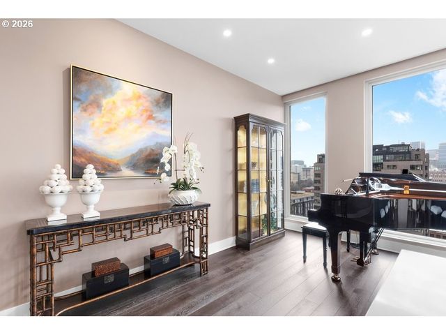 937 Nw GLISAN St 1431, Portland, OR 97209