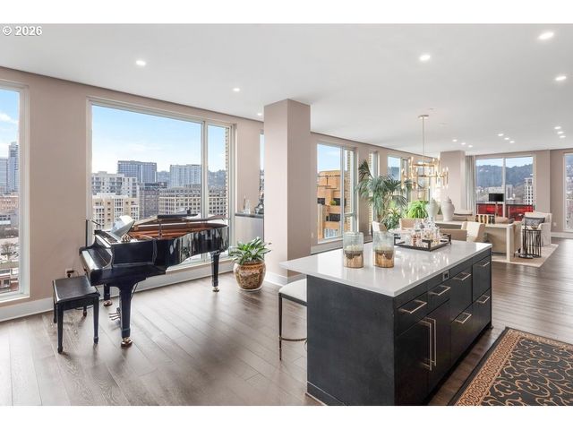 937 Nw GLISAN St 1431, Portland, OR 97209