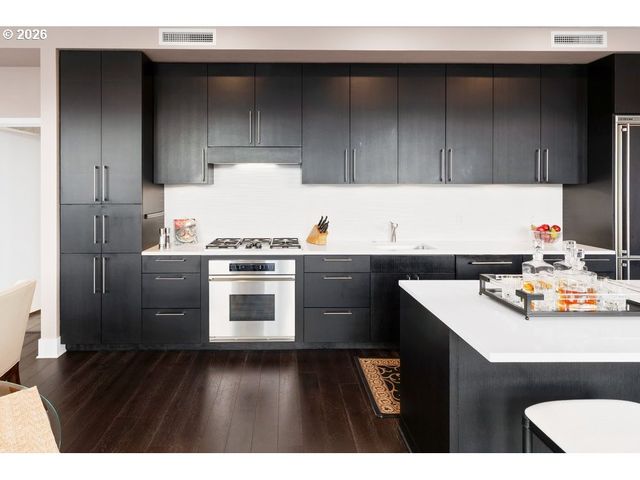 937 Nw GLISAN St 1431, Portland, OR 97209