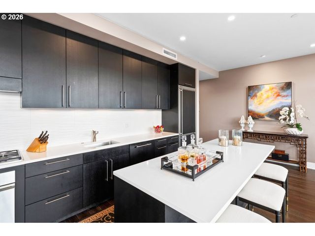 937 Nw GLISAN St 1431, Portland, OR 97209