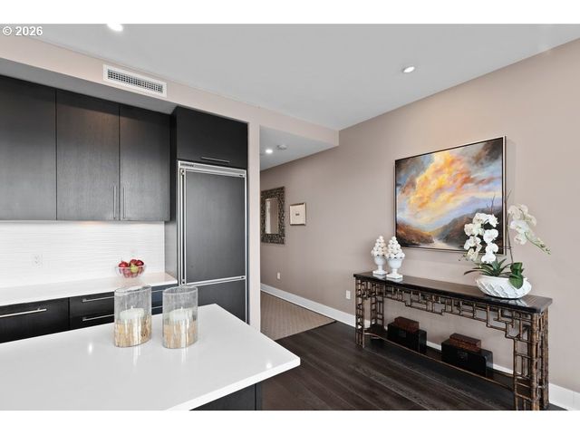 937 Nw GLISAN St 1431, Portland, OR 97209