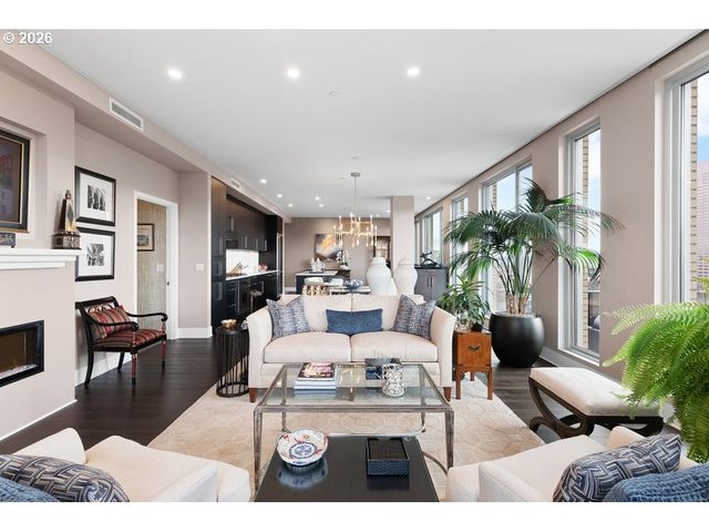 937 Nw GLISAN St 1431, Portland, OR 97209