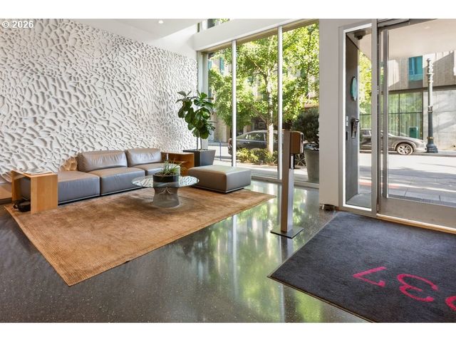 937 Nw GLISAN St 1431, Portland, OR 97209