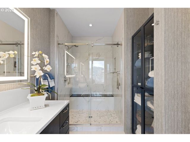 937 Nw GLISAN St 1431, Portland, OR 97209