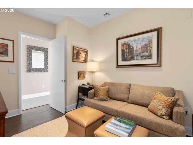 937 Nw GLISAN St 1431, Portland, OR 97209