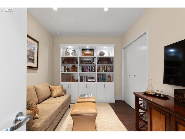 937 Nw GLISAN St 1431, Portland, OR 97209