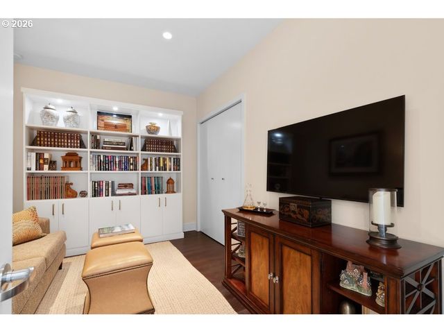 937 Nw GLISAN St 1431, Portland, OR 97209