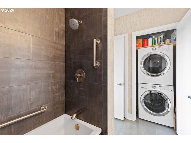 937 Nw GLISAN St 1431, Portland, OR 97209