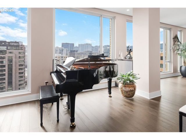 937 Nw GLISAN St 1431, Portland, OR 97209