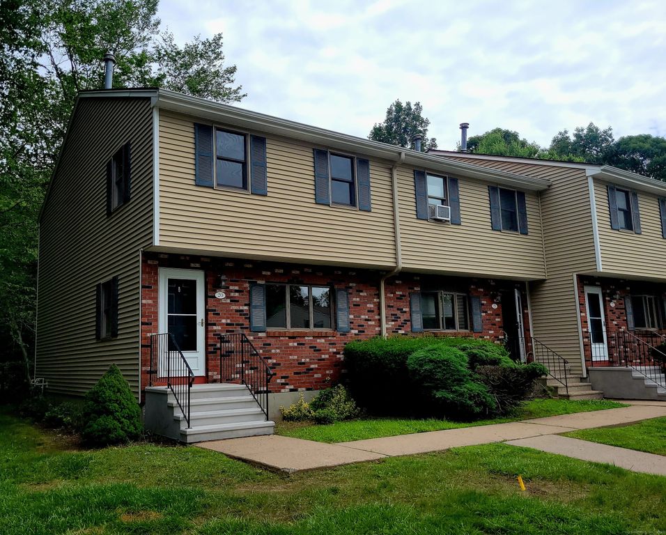 20 Brookside Village 20, Enfield, CT 06082