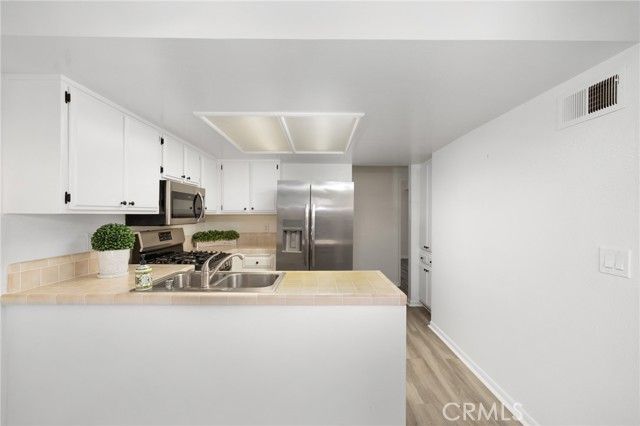 800 W Grondahl Street J, Covina, CA 91722