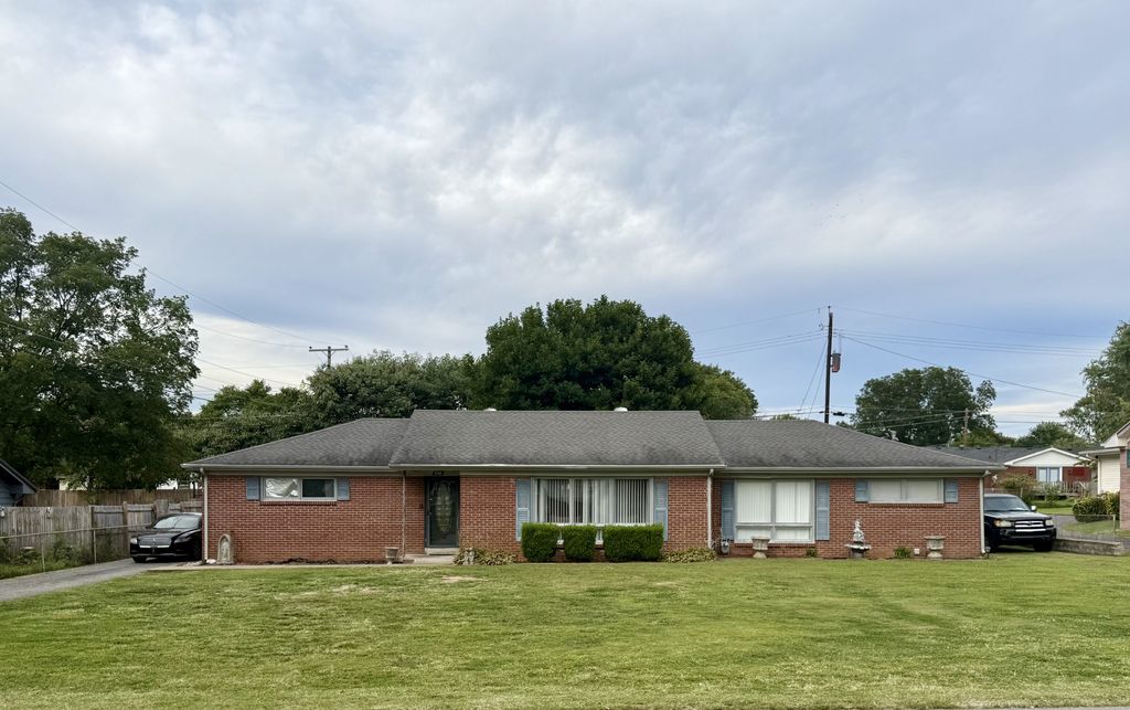 1718 Clarence Dr, Hopkinsville, KY 42240