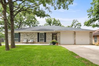 3302 Mckamy Oaks Trail, Arlington, TX 76017
