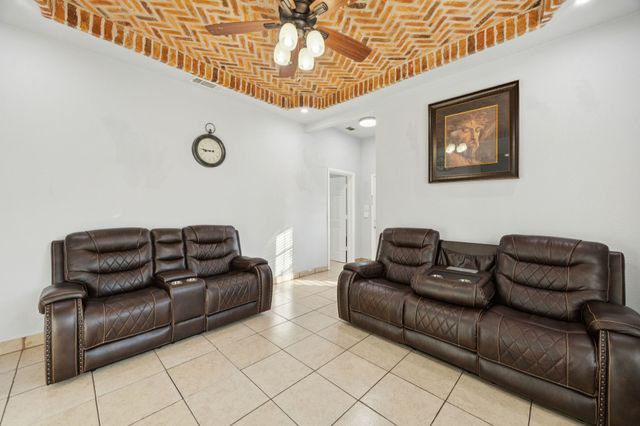 2903 MT VERNON Avenue, Fort Worth, TX 76103