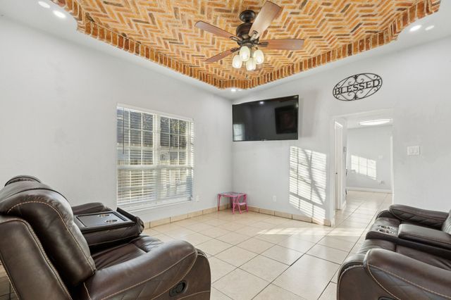 2903 MT VERNON Avenue, Fort Worth, TX 76103