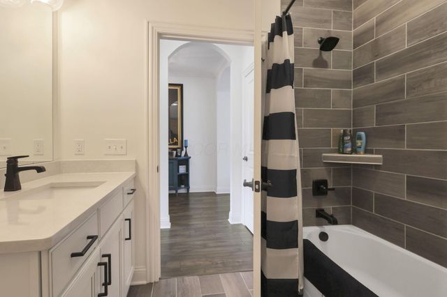 6452 Nature Nook Drive, Lewis Center, OH 43035