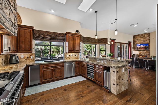 8678 E WINDROSE Drive, Scottsdale, AZ 85260