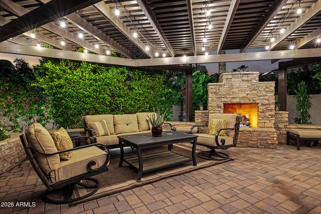 8678 E WINDROSE Drive, Scottsdale, AZ 85260