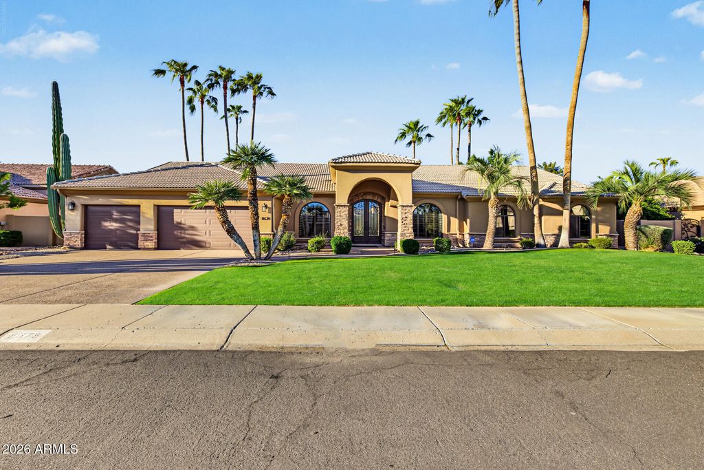 8678 E WINDROSE Drive, Scottsdale, AZ 85260