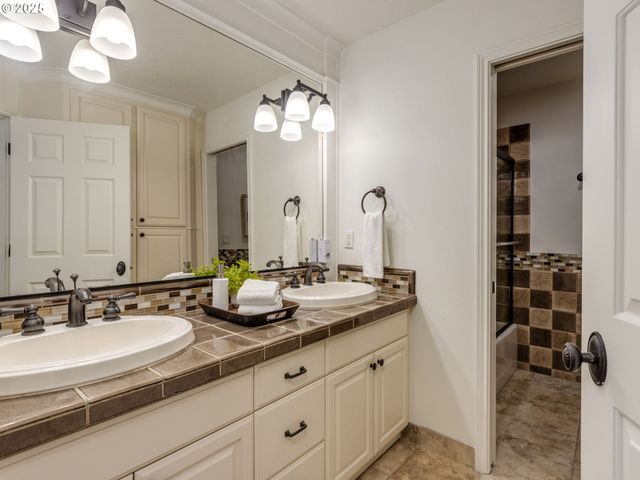 14066 EDENBERRY Dr, Lake Oswego, OR 97035