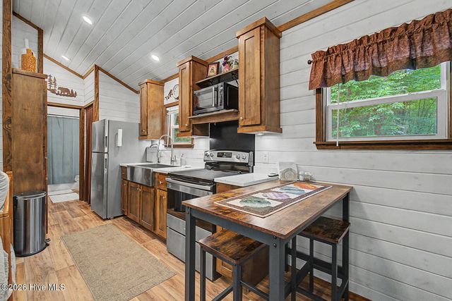 243 Jonquil Woods Road, Franklin, NC 28734