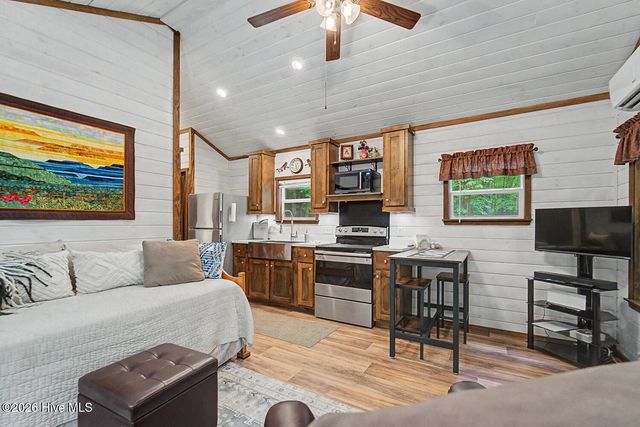 243 Jonquil Woods Road, Franklin, NC 28734