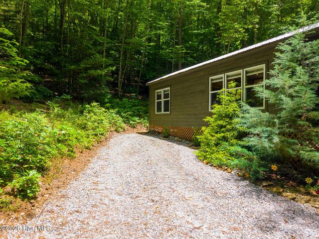 243 Jonquil Woods Road, Franklin, NC 28734