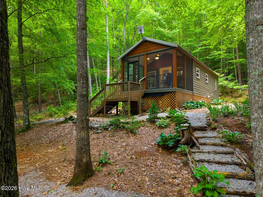 243 Jonquil Woods Road, Franklin, NC 28734