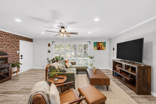 6119 Bandera Avenue A, Dallas, TX 75225