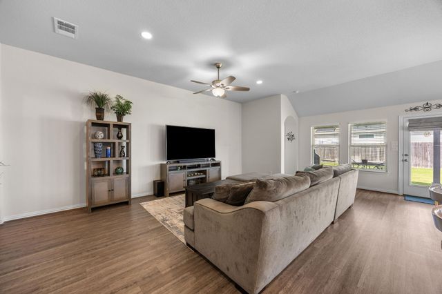 101 Ozark DR, Hutto, TX 78634