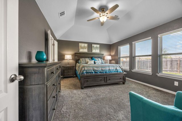 101 Ozark DR, Hutto, TX 78634