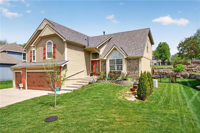 6719 NW Monticello Terrace, Parkville, MO 64152