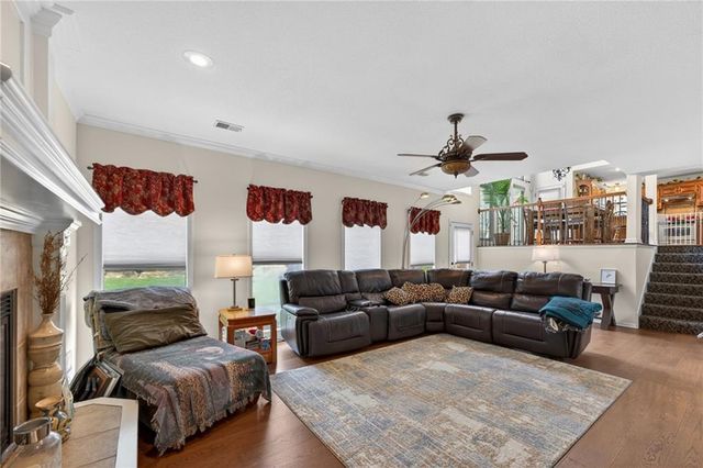 6719 NW Monticello Terrace, Parkville, MO 64152