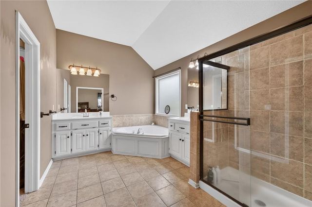 6719 NW Monticello Terrace, Parkville, MO 64152